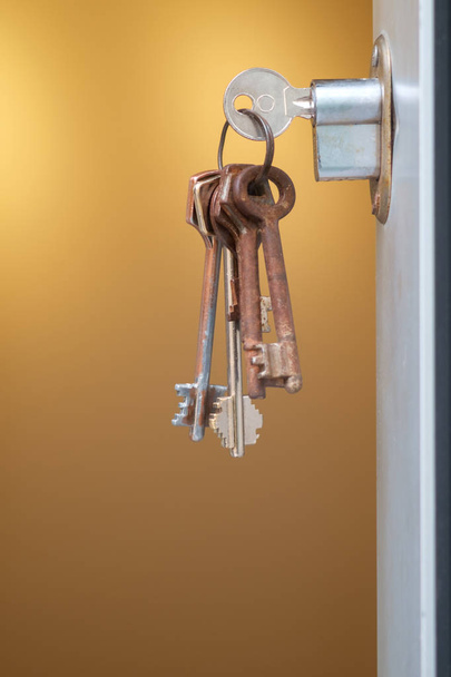 Key in the keyhole - Foto, Bild