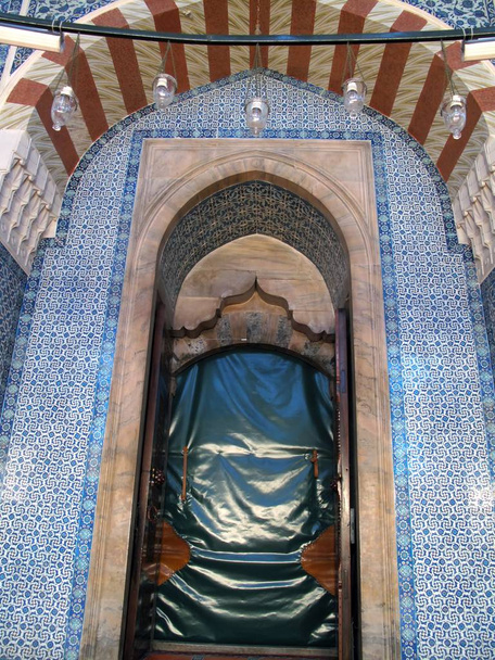 Mešita Rustem Paša byla navržena slavným osmanským architektem, Mimarem Sinan za rstem PAA, Grand VIZIER až po velkolepé. Zemřel však v roce 1561, než mohl být dokončen v roce 1563 - Fotografie, Obrázek