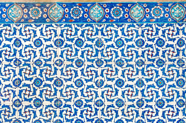 04.12.2010 Istanbulská mešita Rustem PAA má nejkrásnější a nejdelikátnější příklady klasických Iznikovů datované zpět do 16. století. - Fotografie, Obrázek