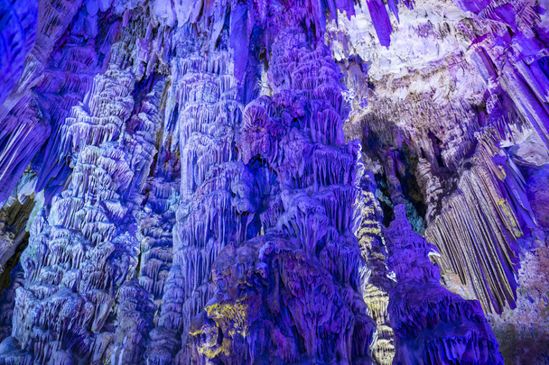 Caverna Old St. Michael 's localizado na Reserva Natural Upper Rock
  - Foto, Imagem