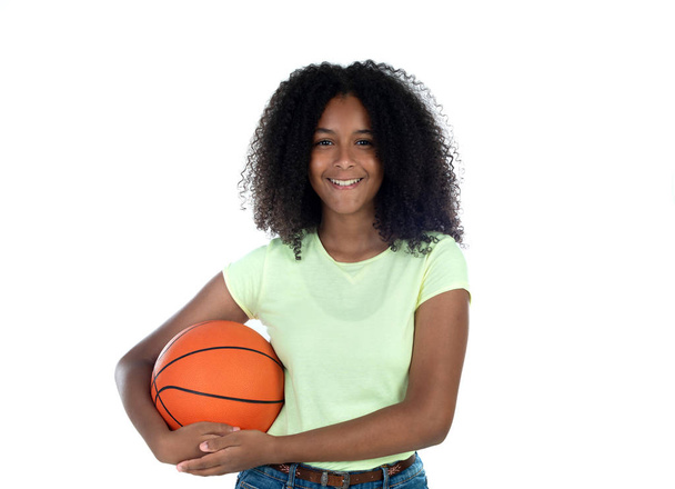 Adolescente africaine avec une balle de basket
  - Photo, image