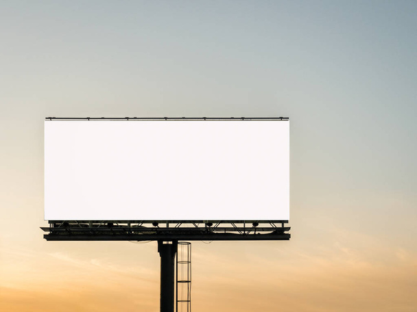 Бланк билборда на закате
 - Фото, изображение