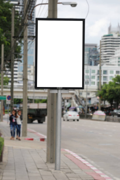 Billboards op de voetgangersstraat in de hoofdstad. - Foto, afbeelding