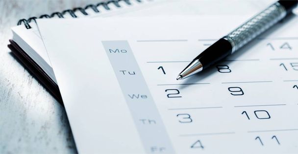 Calendar page and pen close-up view - 写真・画像