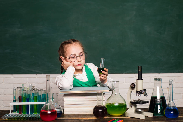 What is taught in chemistry. Lesson Plans - Middle School Chemistry. The Science Classroom. It was a little chemistry experiment. - Foto, immagini