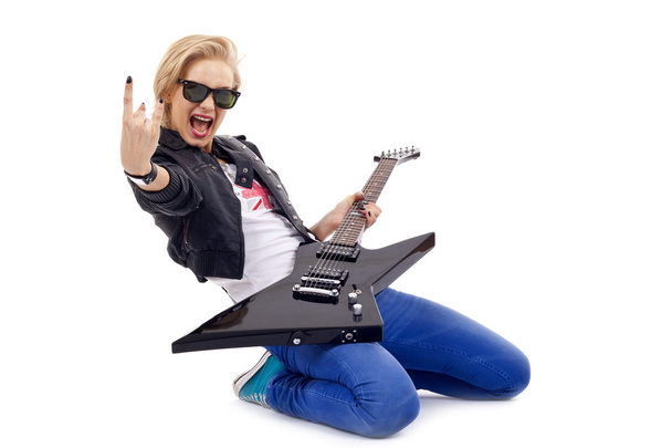 Девушка с гитарой
 - Фото, изображение