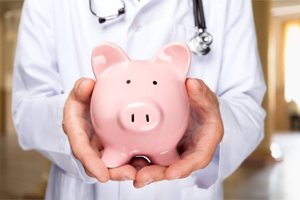 doctor holding piggy bank, Healthcare And Medicine. - Foto, imagen