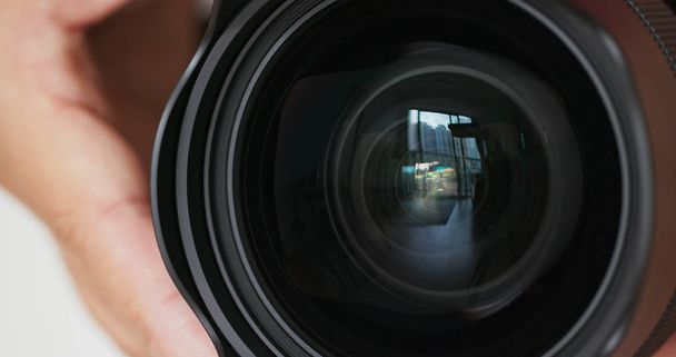 Modifica dell'apertura dell'obiettivo della fotocamera
 - Foto, immagini