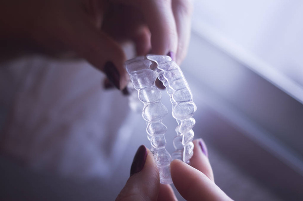 Serbatoi denti trasparenti
 - Foto, immagini