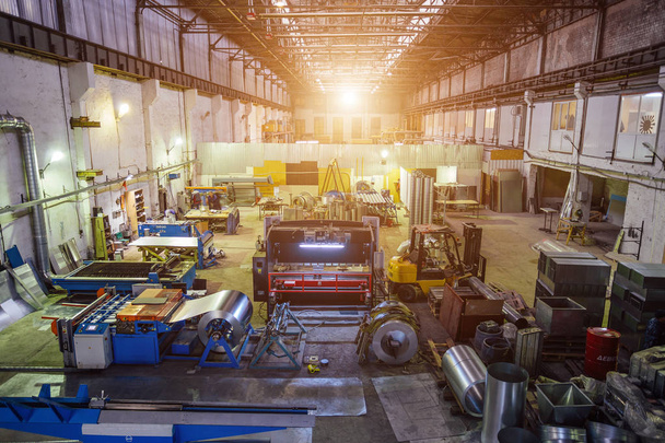 Továrna na obrábění kovů. Výroba částí trubek a zařízení - Fotografie, Obrázek