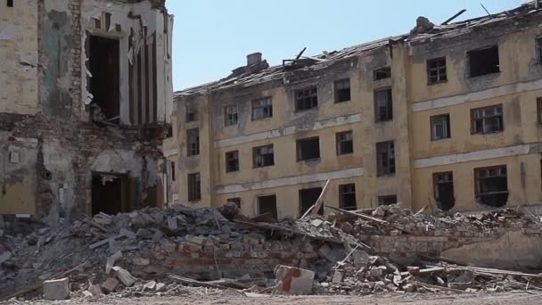 Порожня стара будівля знищена
 - Кадри, відео