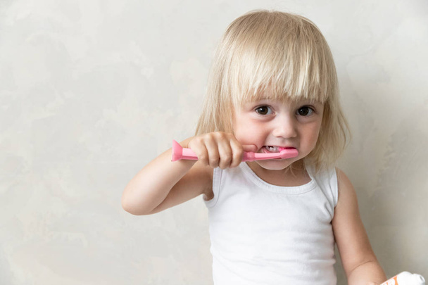 Little Girl Brushes Teeth With Toothbrush. Dentistry Health. In Isolation - Foto, Bild