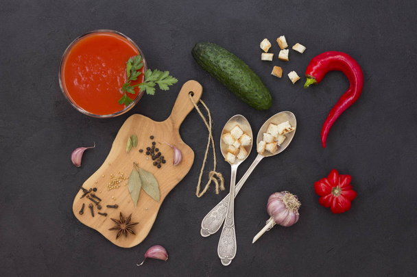 Set of vegetables and spices for making gazpacho tomato soup.  - Valokuva, kuva