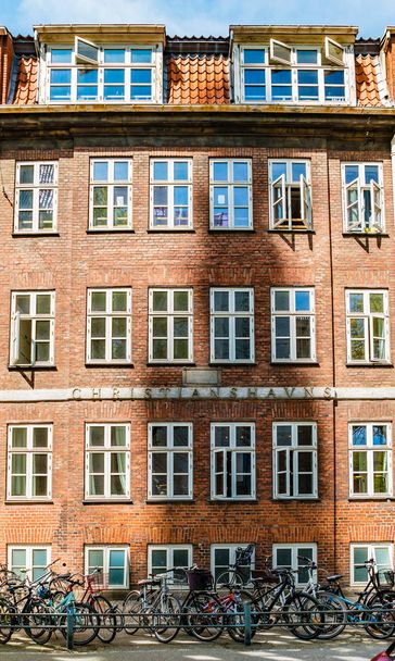 Facade of old building in Copenhagen. - Foto, Bild