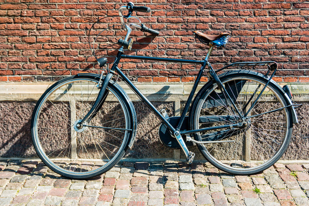 Exterior architecture. Vintage bicycles in front of brick facace in Copenhagen, Denmark - Zdjęcie, obraz