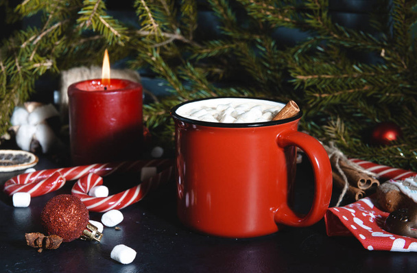 red mug of hot Christmas drink with marshmallows, candle, lollip - Fotoğraf, Görsel