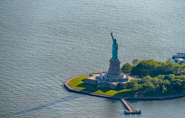 Aerial view of the Statue of Liberty in NY - Foto, Imagem