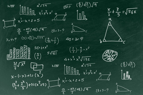 Chalkboard com fundo fórmula matemática escrita, de volta à escola
  - Foto, Imagem