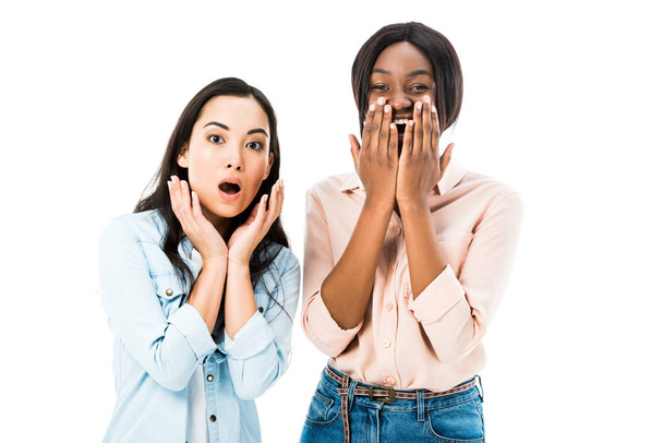 shocked asian and african american friends looking at camera isolated on white  - Zdjęcie, obraz
