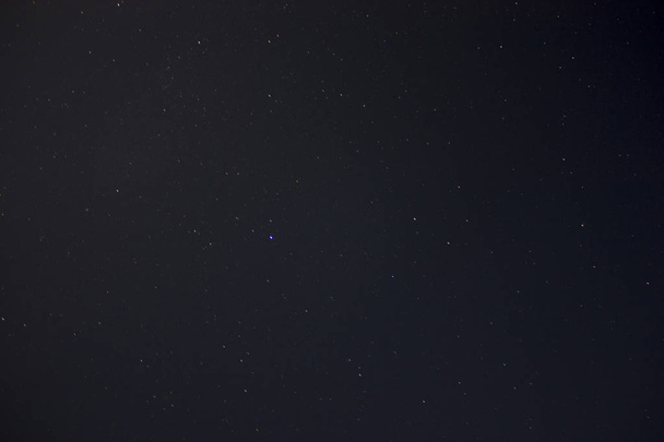Arka plan için parlayan yıldızlarla berrak bir gece gökyüzünün Soyut Uzun pozlama. - Fotoğraf, Görsel