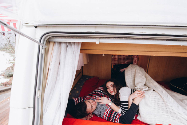 Loving couple alone in a trailer on a trip. Romance for lovers. - Foto, Imagen