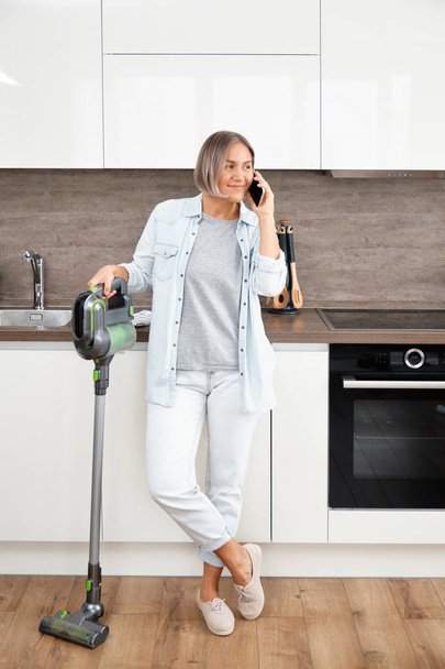 Young Woman Vacuuming the Floor. Vacuuming and Cleaning the House - Valokuva, kuva