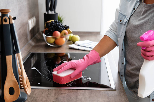 Cleaning Induction Hob. Cleaning service concept - Φωτογραφία, εικόνα