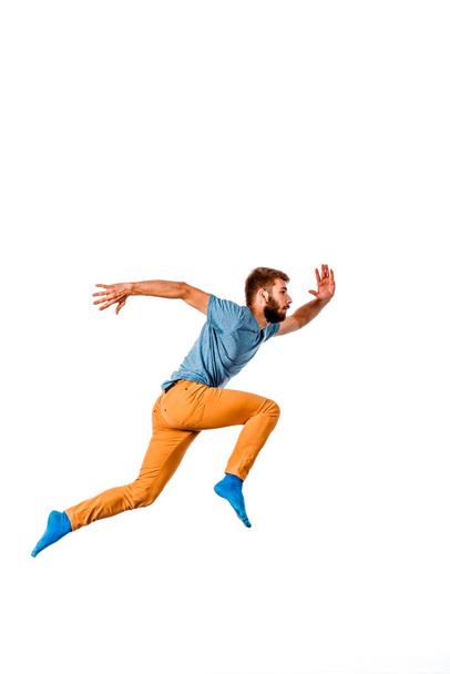 hip hop stijl danser uitvoeren-stap-springen - Foto, afbeelding