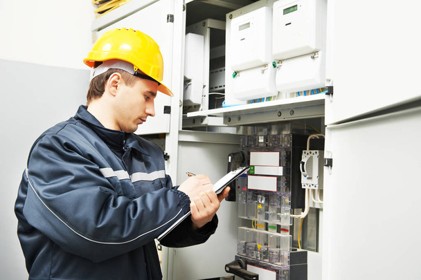 electrician engineer worker inspecting electrical data - Valokuva, kuva