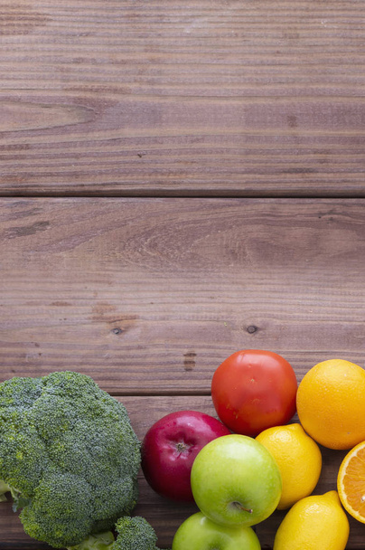 Fresh fruits and vegetables on a wooden background. - Fotografie, Obrázek