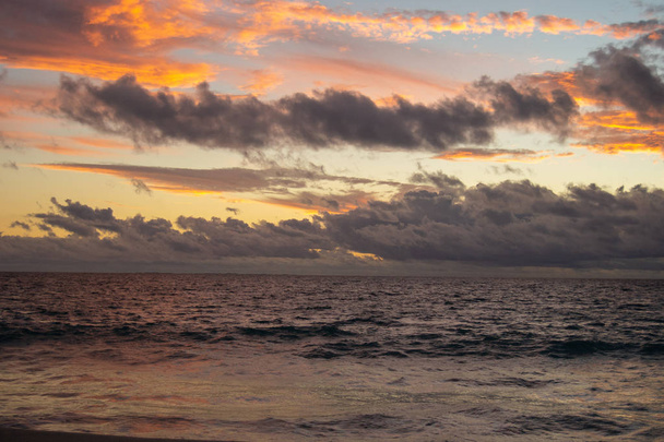 Kauniita värejä rannalta auringonlaskun aikaan Australiassa Perth
 - Valokuva, kuva