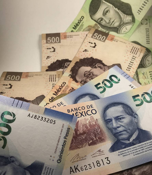 Мексиканський песо законопроекти, ізольовані на білому фоні - Фото, зображення