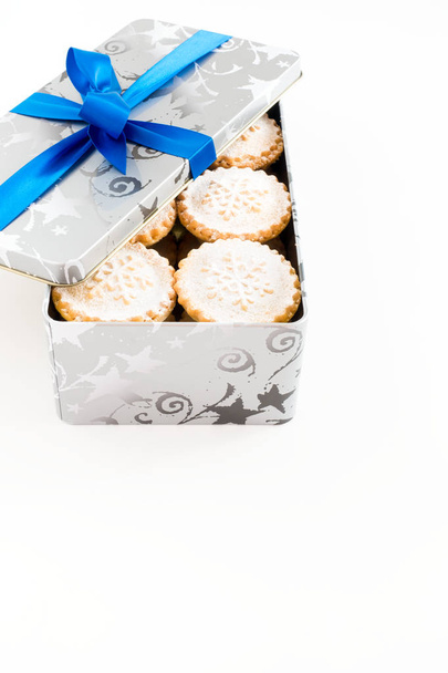 Karácsonyi süti konténer szalag töltött finomkodik pies - Fotó, kép