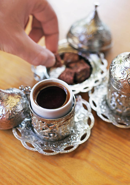 traditional turkish coffee and turkish delight on wooden table - Foto, afbeelding