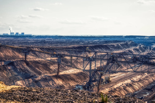 Těžba uhlí s těžkým vykopatcem v Německu, Boxberg Power stati - Fotografie, Obrázek