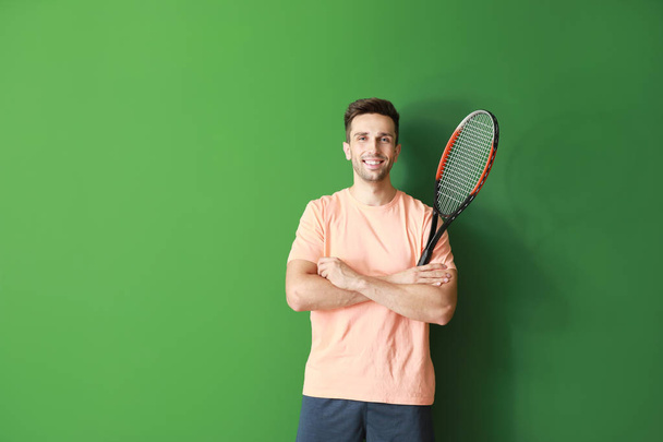 Handsome tennis player on color background - Photo, Image