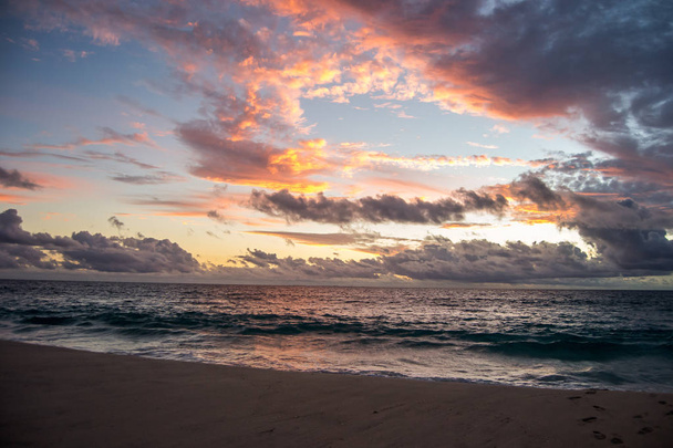 Hermosos colores de una playa al atardecer en Australia Perth
 - Foto, imagen