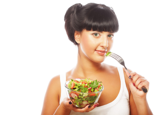 Молода смішна жінка їсть салат
 - Фото, зображення