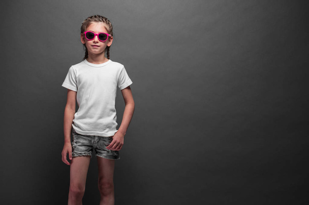 Kid girl wearing white t-shirt with space for your logo or design over gray background - Fotografie, Obrázek