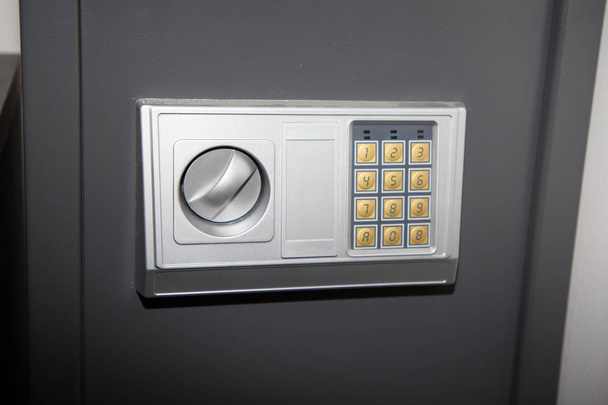 Κλείδωμα κωδικού στην πόρτα του συνδυασμού ασφαλούς πληκτρολογίου - Φωτογραφία, εικόνα