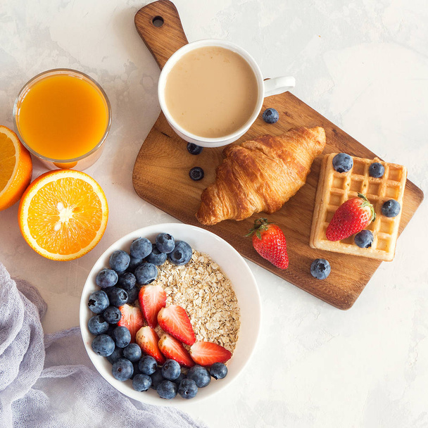 Cup of coffee and croissants on white background. Morning breakfast - Foto, imagen