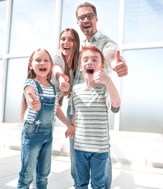 happy family showing thumbs up - Foto, imagen