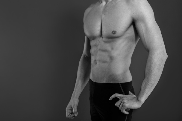 Seksowny muskularny mężczyzna - Zdjęcie, obraz