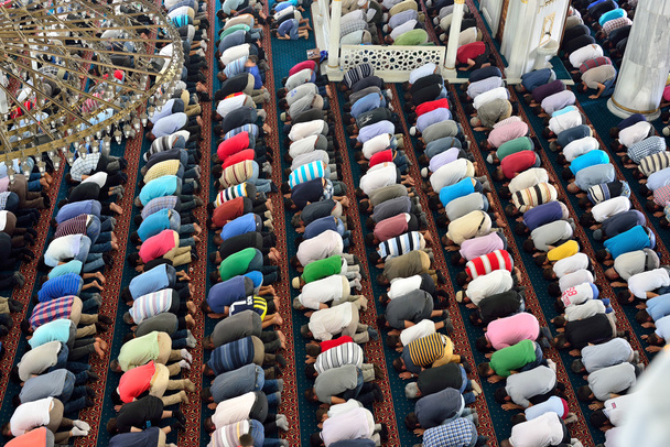 saf Müslümanları camide namaz için - Fotoğraf, Görsel
