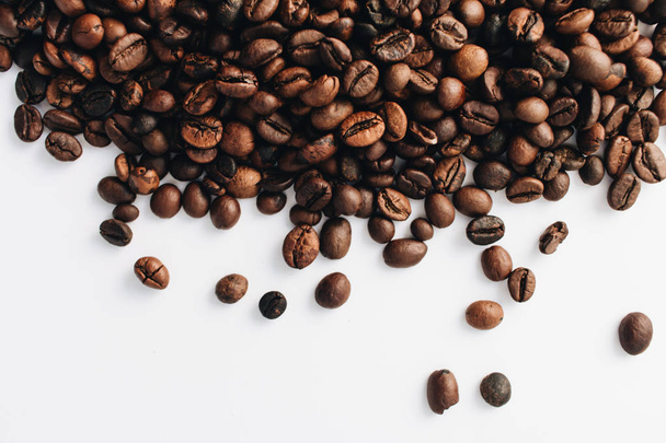 close-up view of roasted coffee beans  - Foto, Bild
