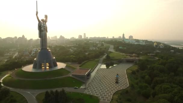 Mother Motherland on Dnieper shore. Aerial view Kiev Pechersk Lavra in Kiev city - Footage, Video