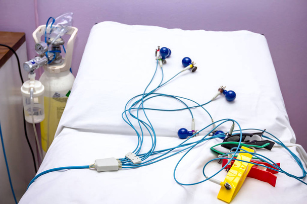 Sensores electrocardiográficos, equipos médicos
 - Foto, imagen