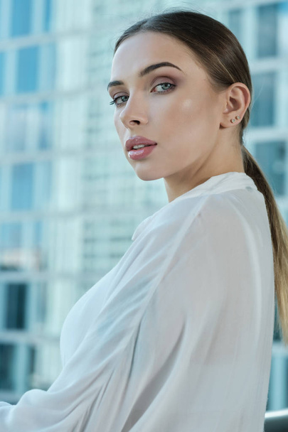Beautiful business woman on the background of the modern office - Zdjęcie, obraz