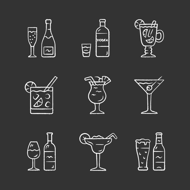 Drinks chalk icons set. Alcohol drinks card. Champagne, vodka, hot toddy, wine, beer, cocktail in lowball glass, martini, margarita, pina colada. Isolated vector chalkboard illustrations - Vektor, Bild