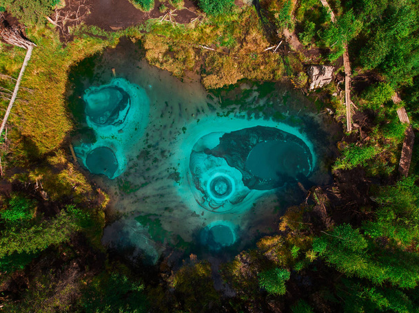 Gejzírové jezero s termálními prameny - Fotografie, Obrázek